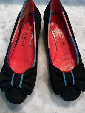 Pas de Rouge Black Suede Bow Flats; Size 5